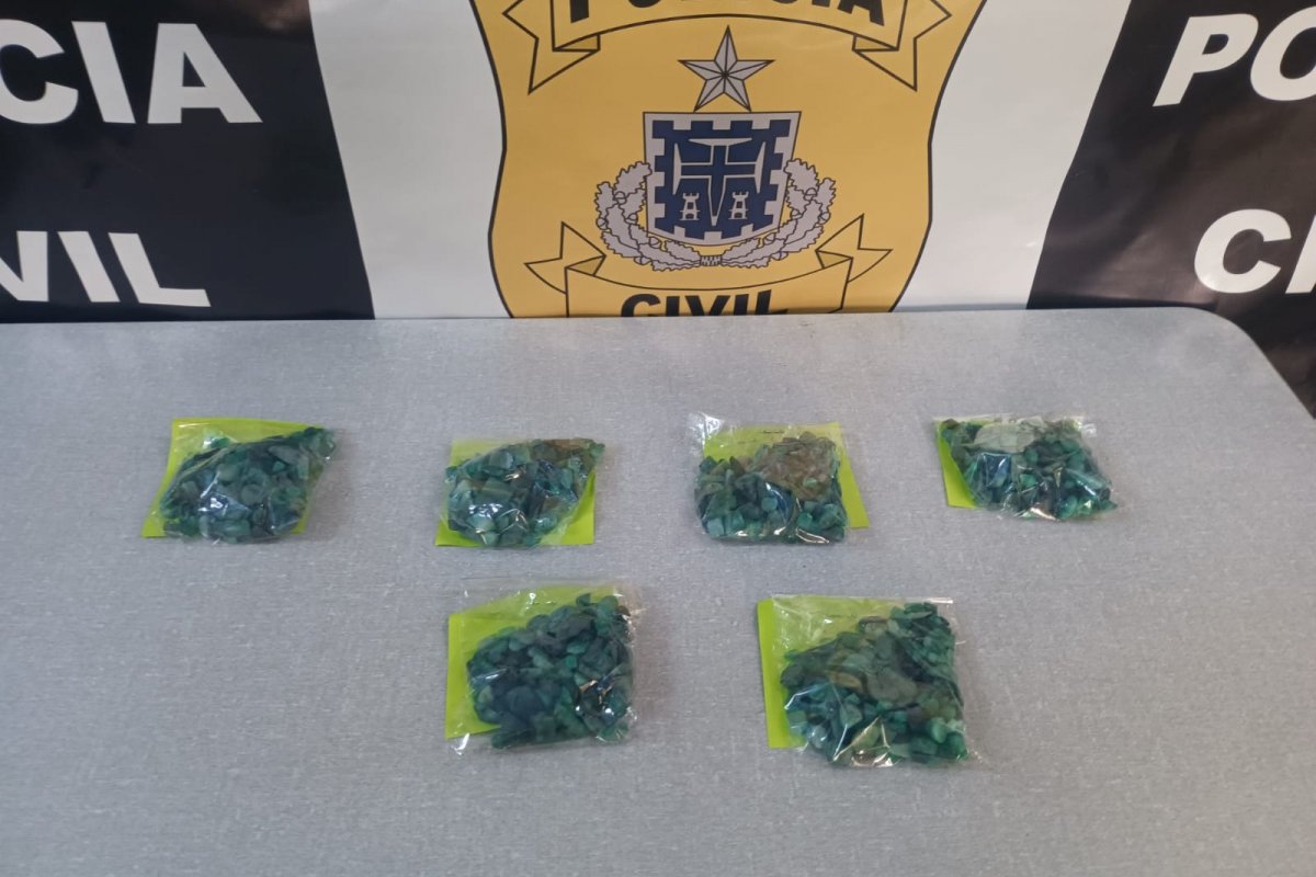 Polícia Civil apreende 1100 pedras de esmeraldas no interior da Bahia
