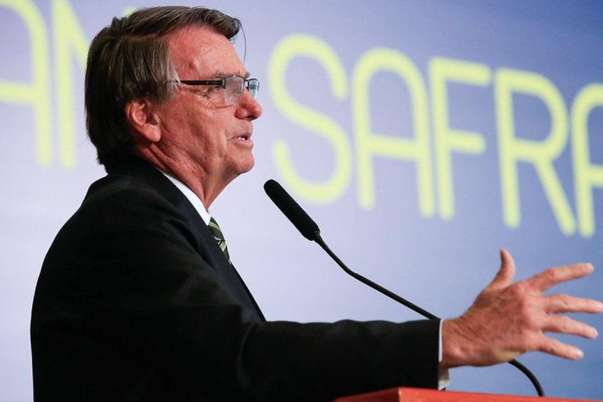 Bolsonaro diz que eleição decidirá modo de vida no Brasil 