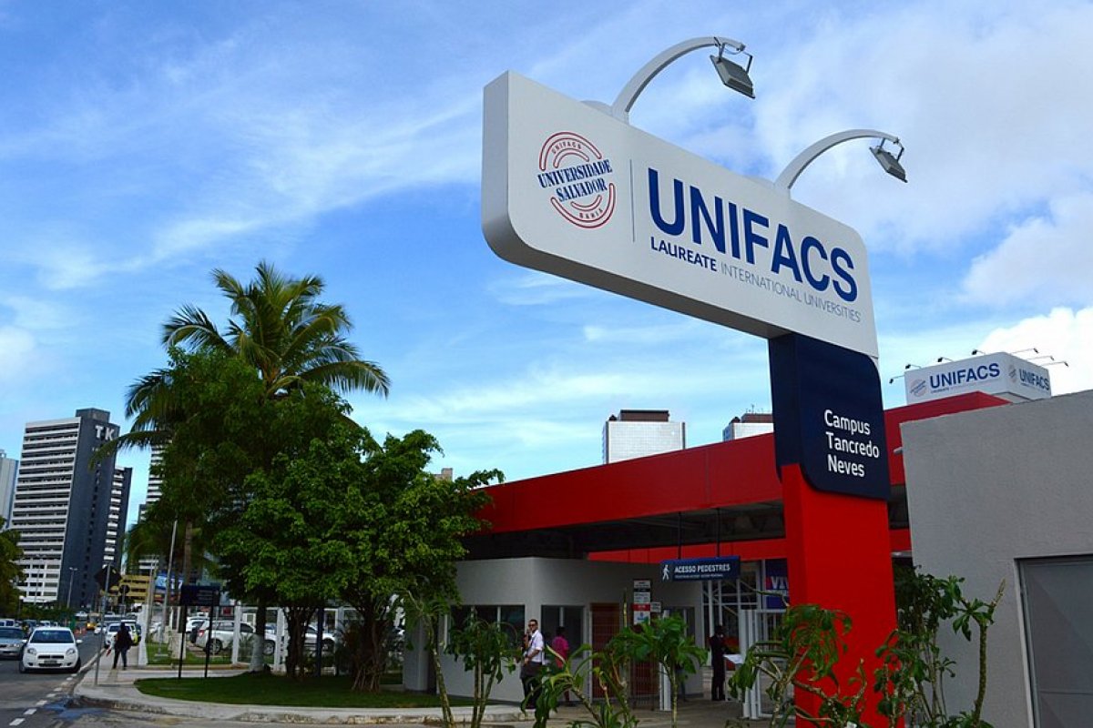 Faculdade Unifacs deve criar setor específico pra resolver prejuízos causados aos alunos,diz Justiça