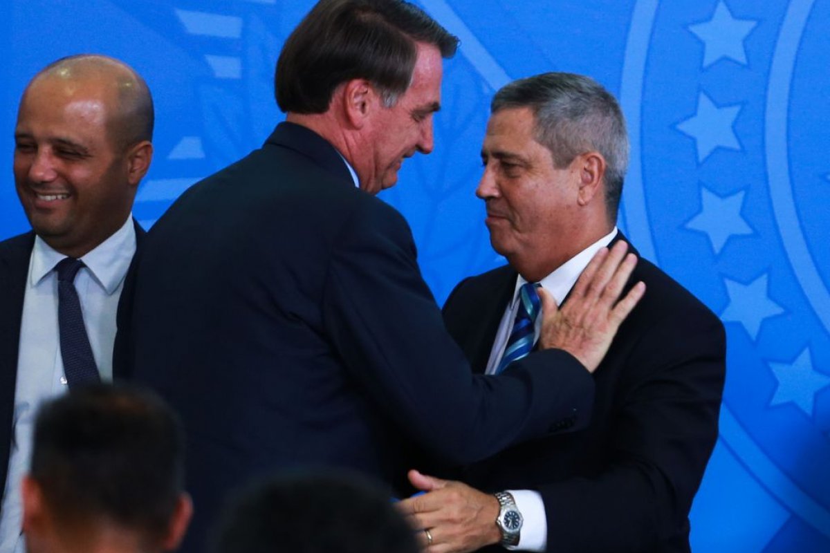 General Braga Netto é exonerado da assessoria da Presidência