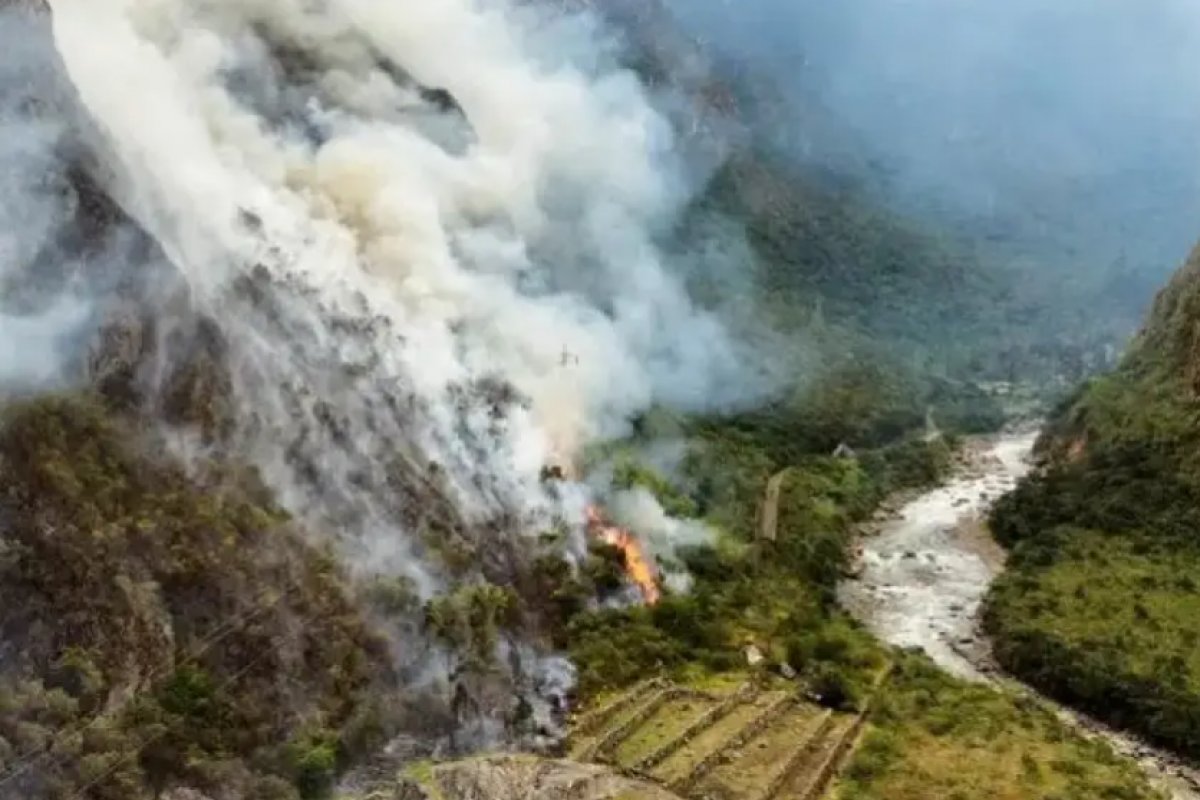 Ruínas de Machu Picchu, no Peru, é ameaçada por incêndio florestal