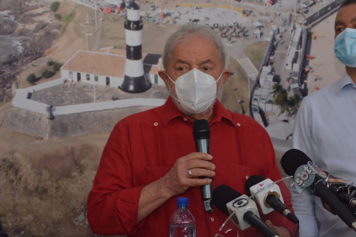 Lula critica PEC dos benefícios e diz que é  'projeto eleitoral' de Bolsonaro