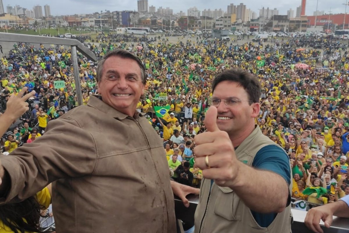 Vídeo: Multidão grita "Fora Rui" em discurso de Bolsonaro na Bahia sobre combustíveis