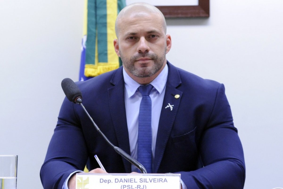 Associação dos Servidores da Funarte critica honraria dada a Daniel Silveira