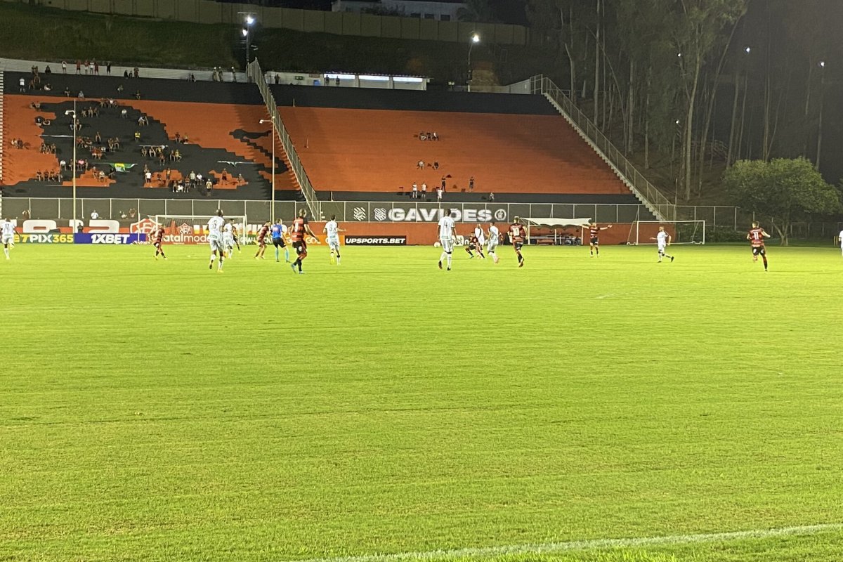Vídeo: Vitória bate Figueirense no Barradão e se afasta da zona de rebaixamento da Série C; veja os gols da partida