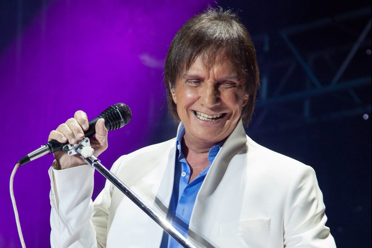 Recuperado da Covid, Roberto Carlos adia shows por continuar com sintomas gripais!