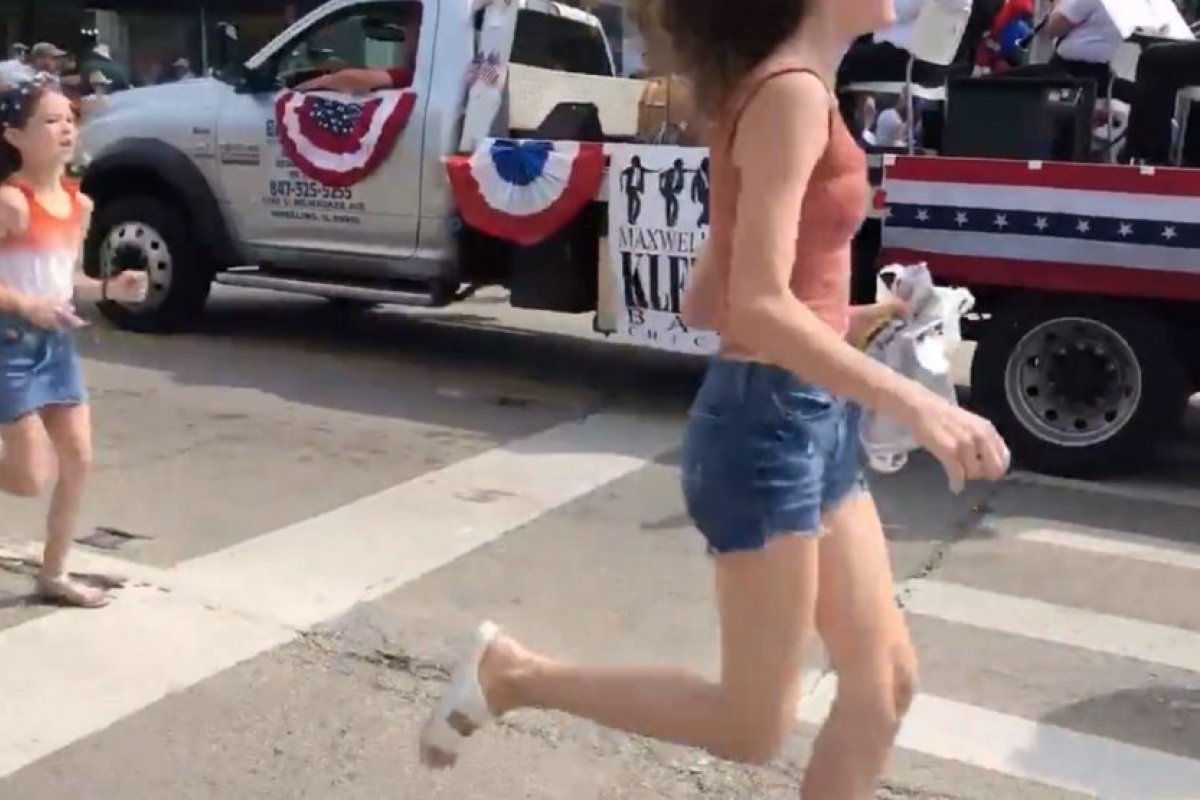 EUA: tiroteio durante parada de 4 de julho deixa 5 mortos e 16 feridos