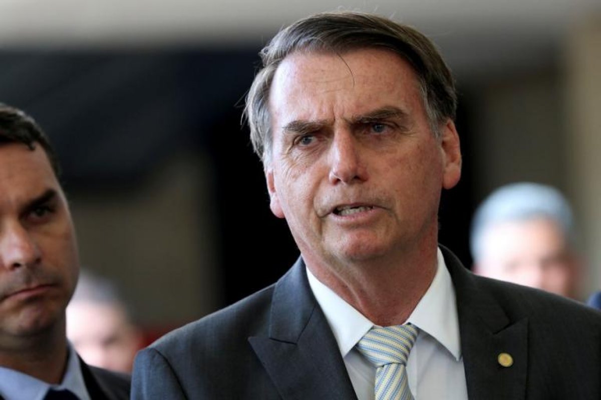 Bolsonaro afirma que "o pior está por vir', sobre as manchas de óleo
