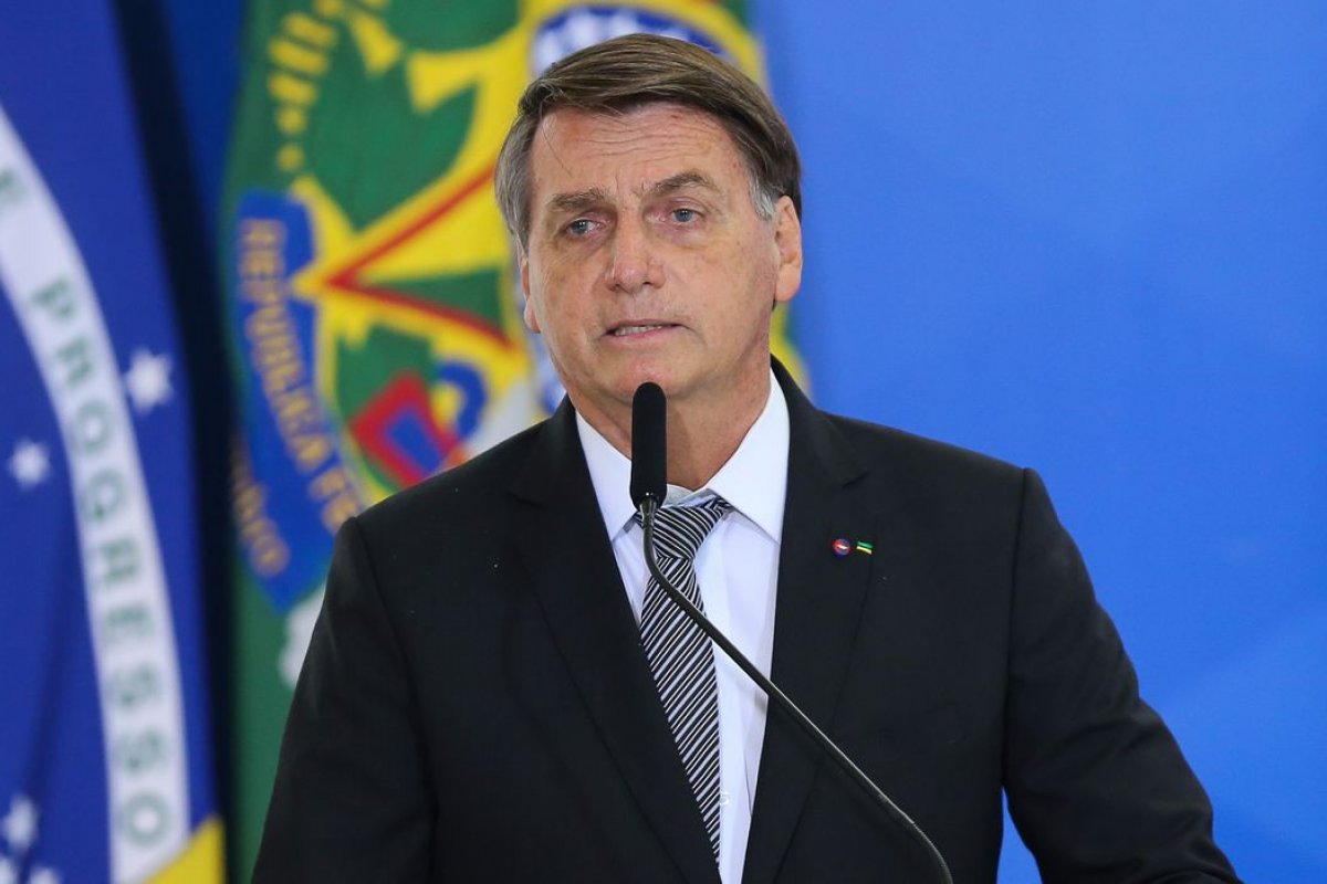 'Na hora de cumprir lei, não cumprem', diz Bolsonaro sobre governadores do Nordeste