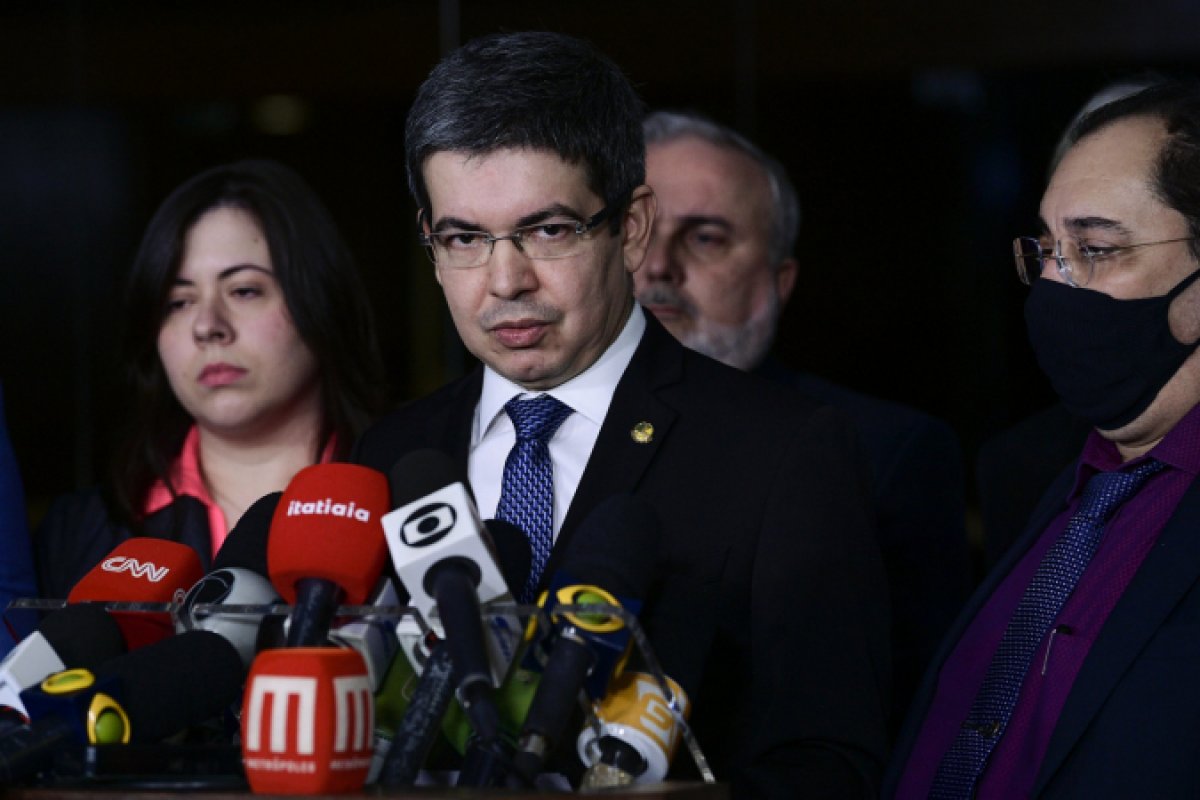 Reunião de líderes partidários no Senado deve definir hoje (5) futuro da CPI do MEC