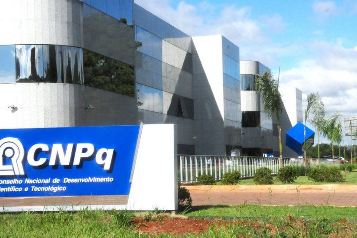 Governo libera R$ 250 milhões para bolsas do CNPq
