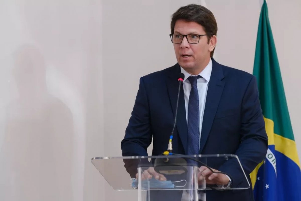 Mario Frias sofre infarto e é internado na UTI de hospital em Brasília