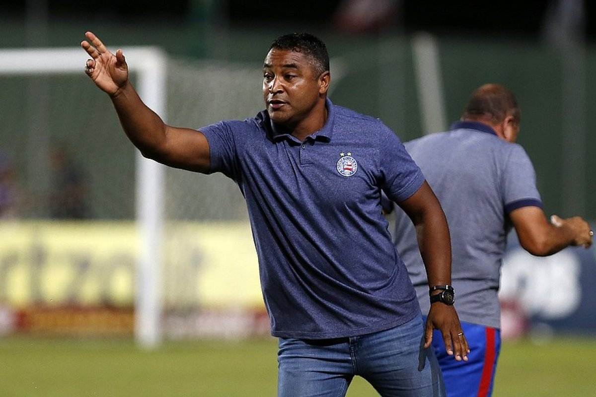 Nome de Roger é cotado no Corinthians para substituir Carille