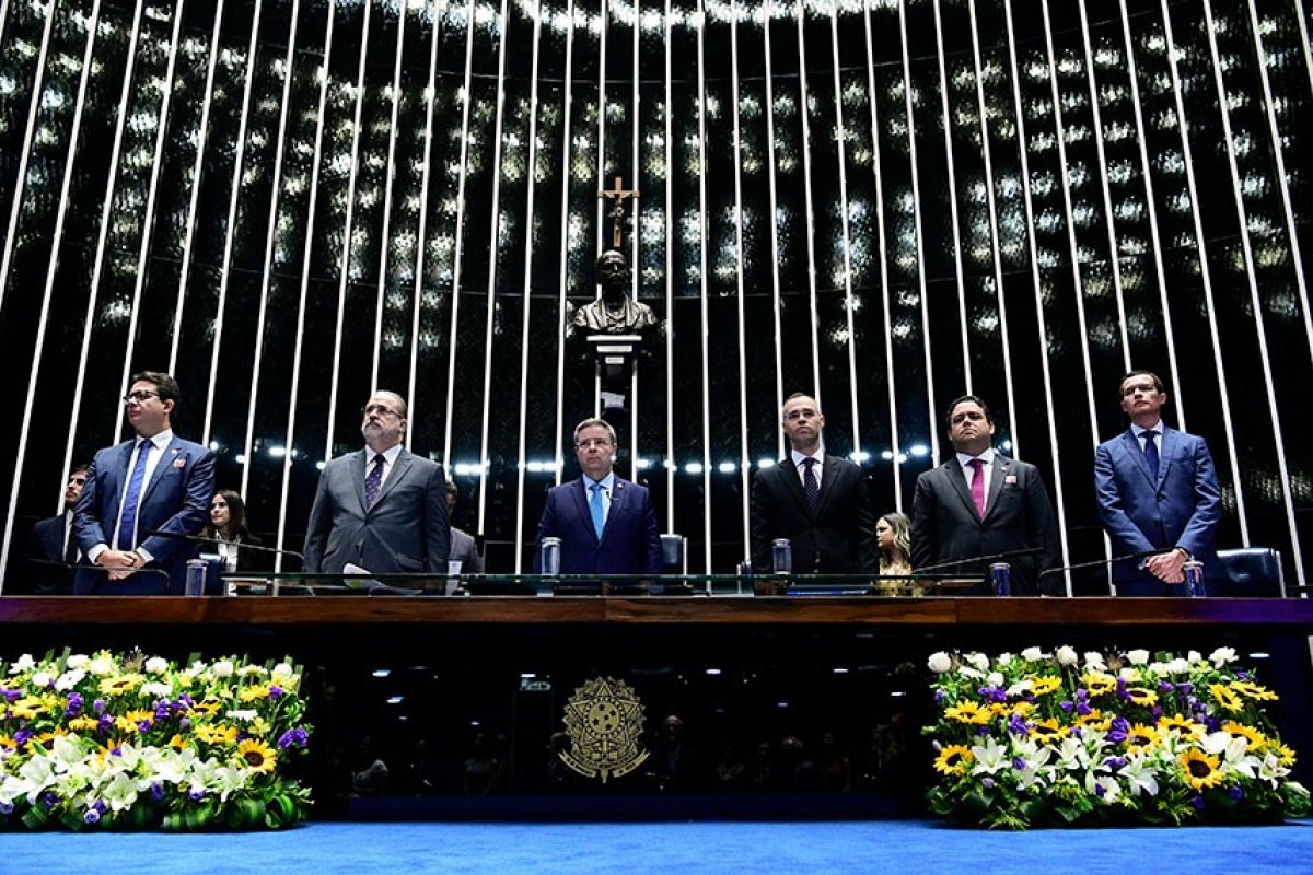 Suspensão de proposta que torna obrigatório pagar emenda de relator pode 'implodir orçamento', diz Advocacia do Senado