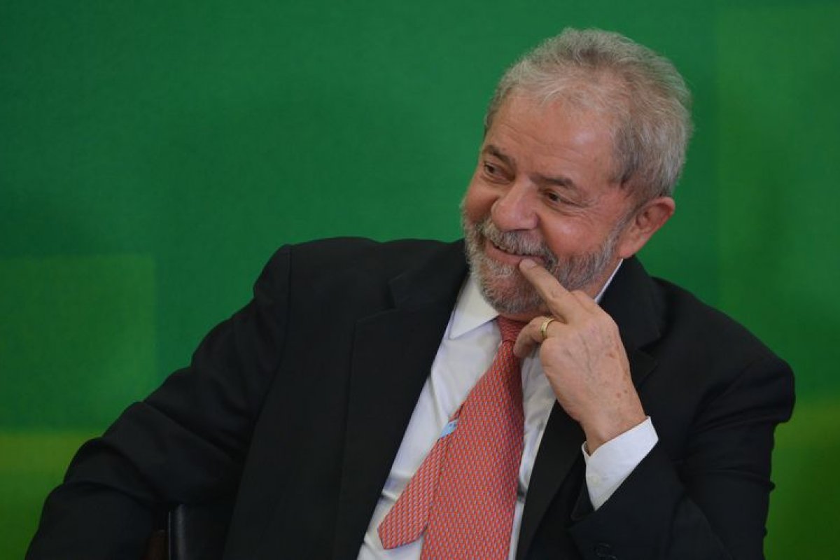 Eleições 2022: Lula segue à frente com 45% das intenções de voto
