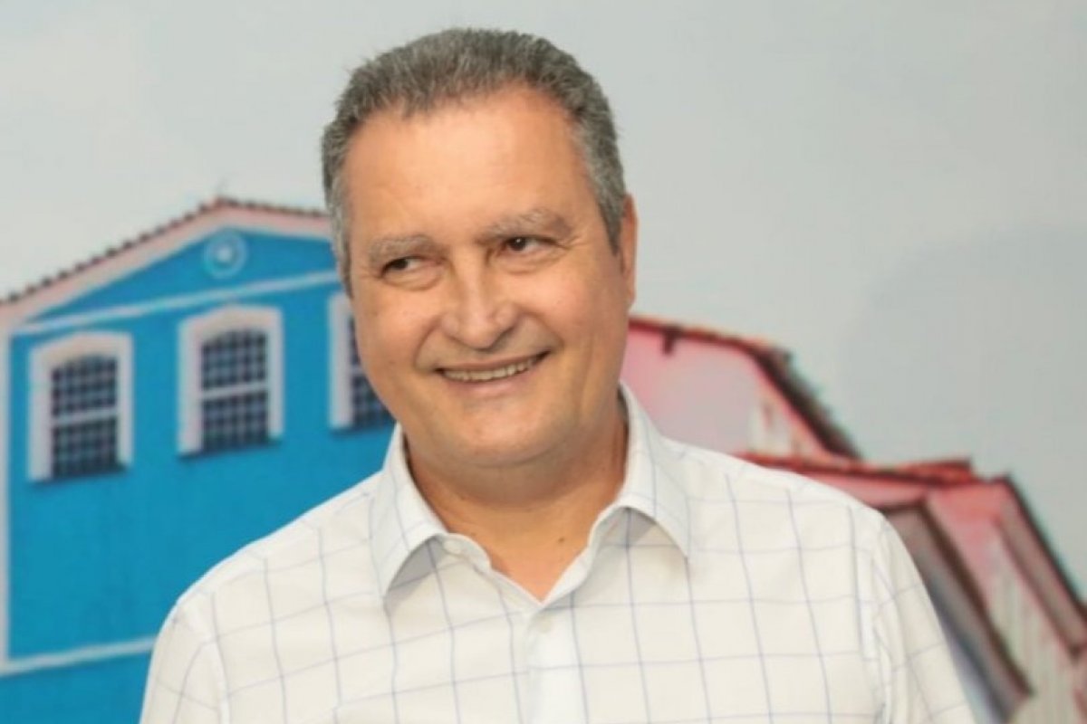 Rui assina ordens de serviço para obras em Ibitiara, na Chapada Diamantina
