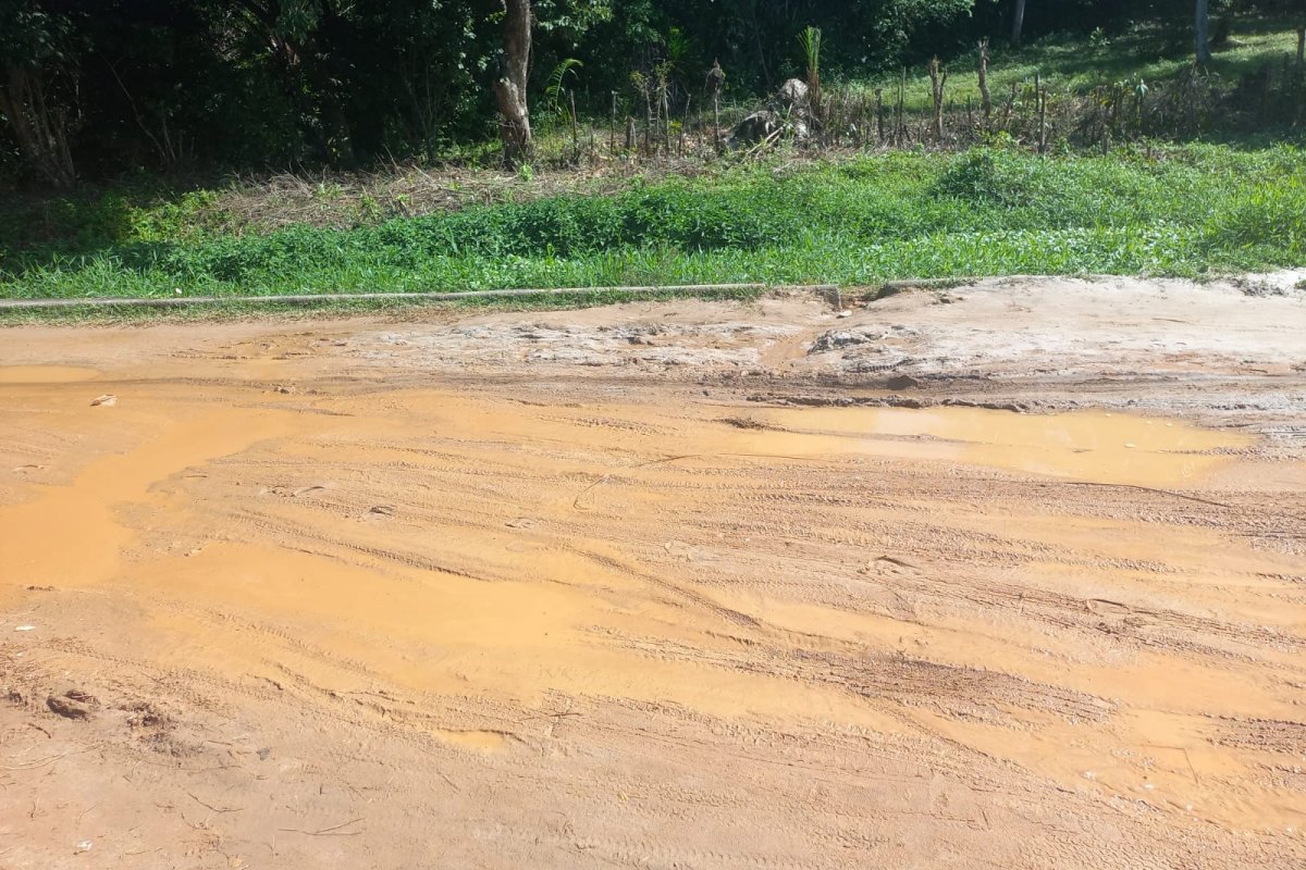 Vídeo: população acusa Prefeitura de Santo Amaro de isolar e 'despejar lama' na Comunidade de Acupe