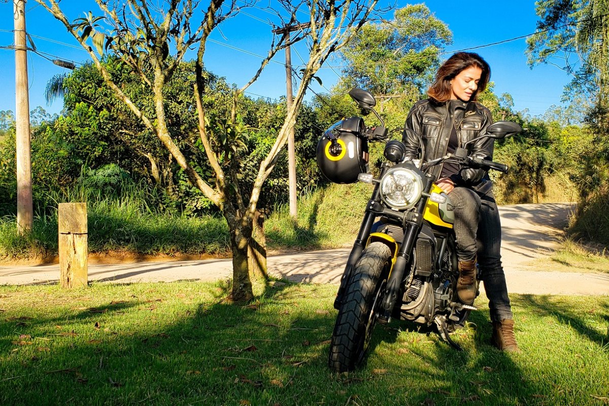 Analice Nicolau roda 1.000 km para testar a Ducati Scrambler Icon!