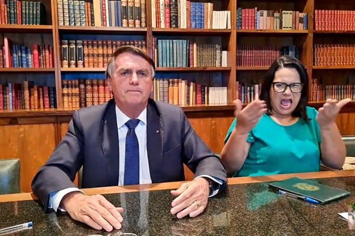 'Eu duvido do sistema eleitoral', fala Bolsonaro durante live