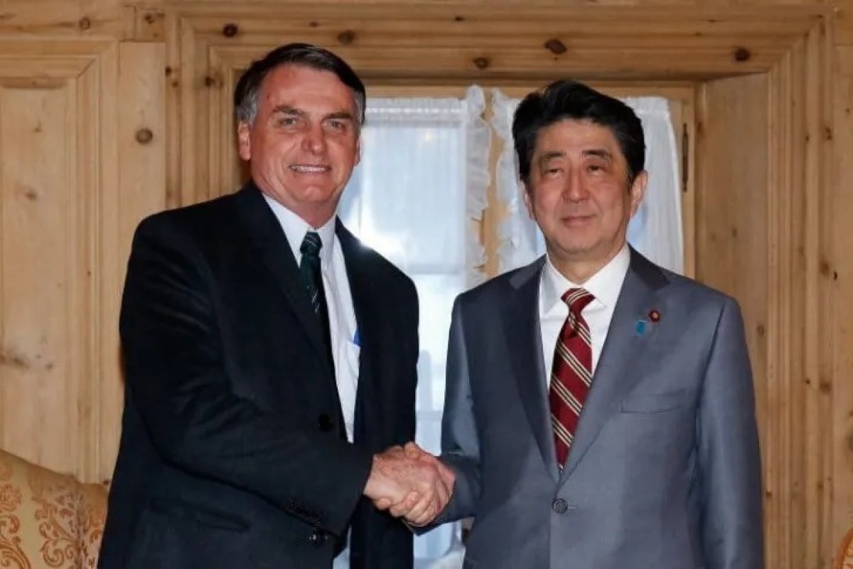 Bolsonaro lamenta morte de Shinzo Abe e decreta luto oficial