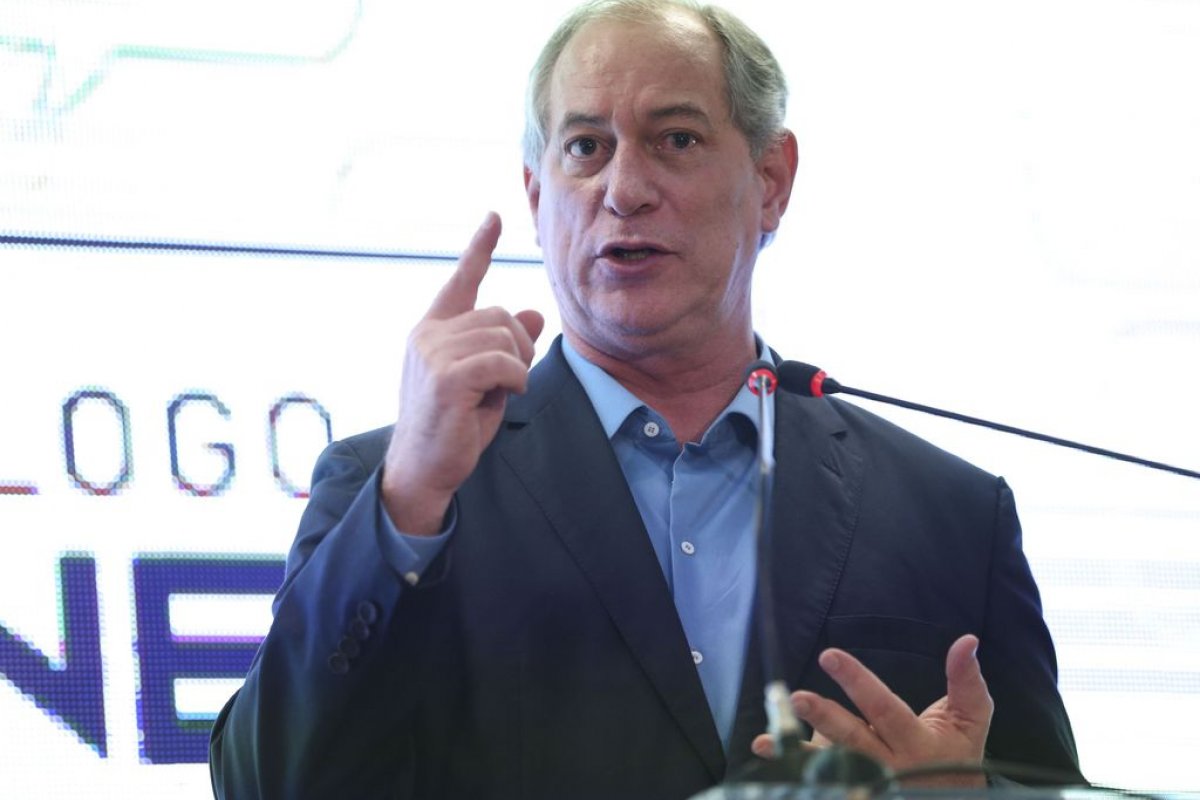 Ciro Gomes pede investigação sobre bomba em evento de Lula e investida a carro de juiz: "Autoridades precisam agir"