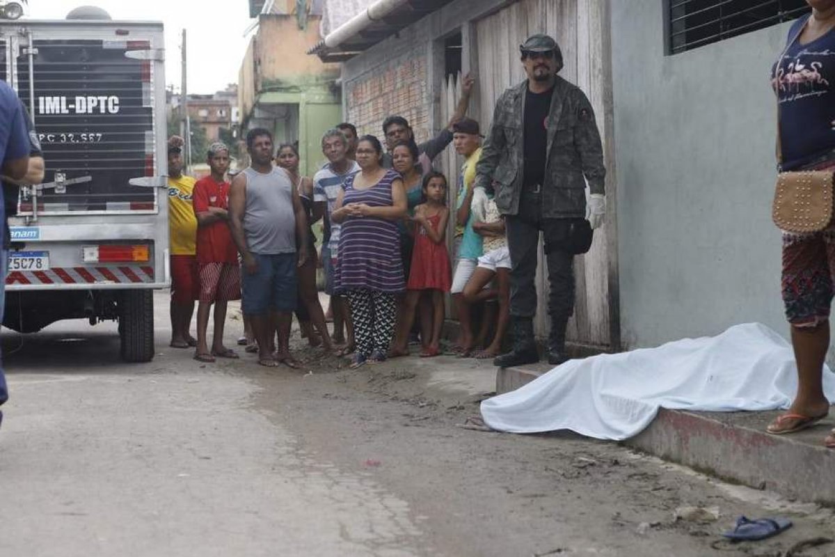 Homem é assassinado a tiros em bar no Doron, em Salvador