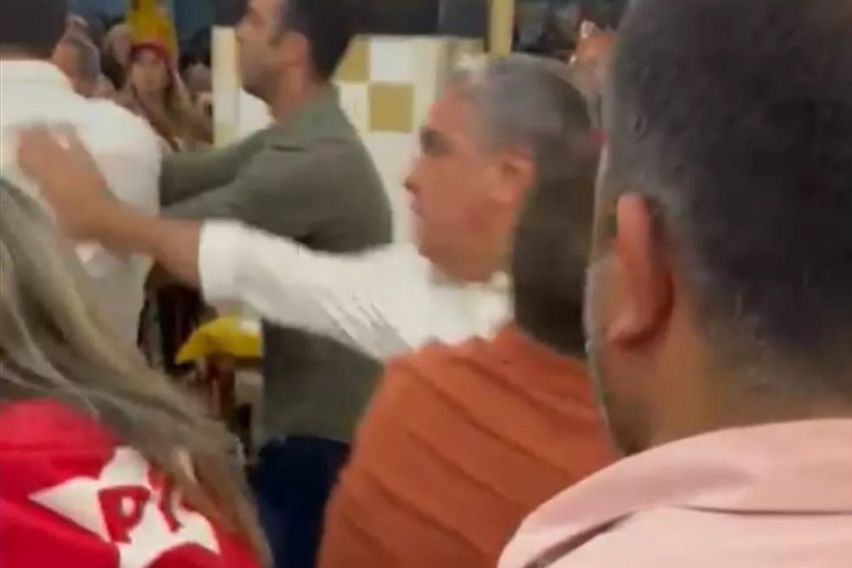 Vídeo: apoiadores dos deputados Ceciliano (PT) e Molon (PSB) brigam em restaurante