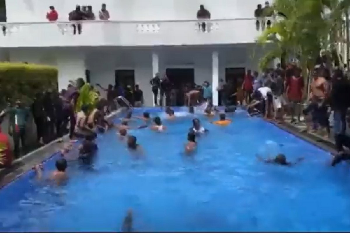 Moradores do Sri Lanka invadem residência oficial do presidente