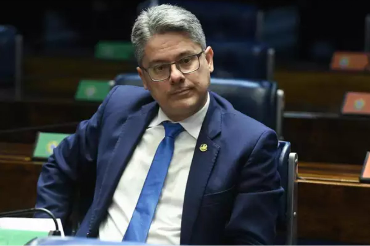 Senador vai denunciar Pacheco, Alcolumbre e do Val ao Conselho de Ética