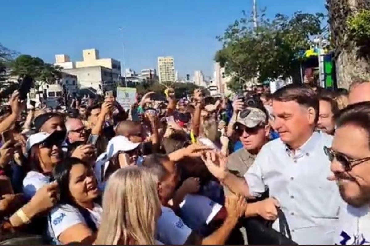 Vídeo: Bolsonaro participa da Marcha para Jesus em São Paulo