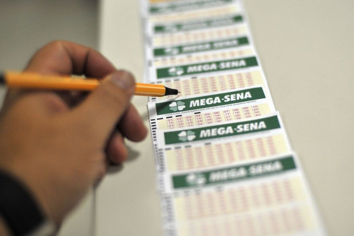 Prêmio da Mega-Sena acumula e pode chegar a R$ 27 milhões 