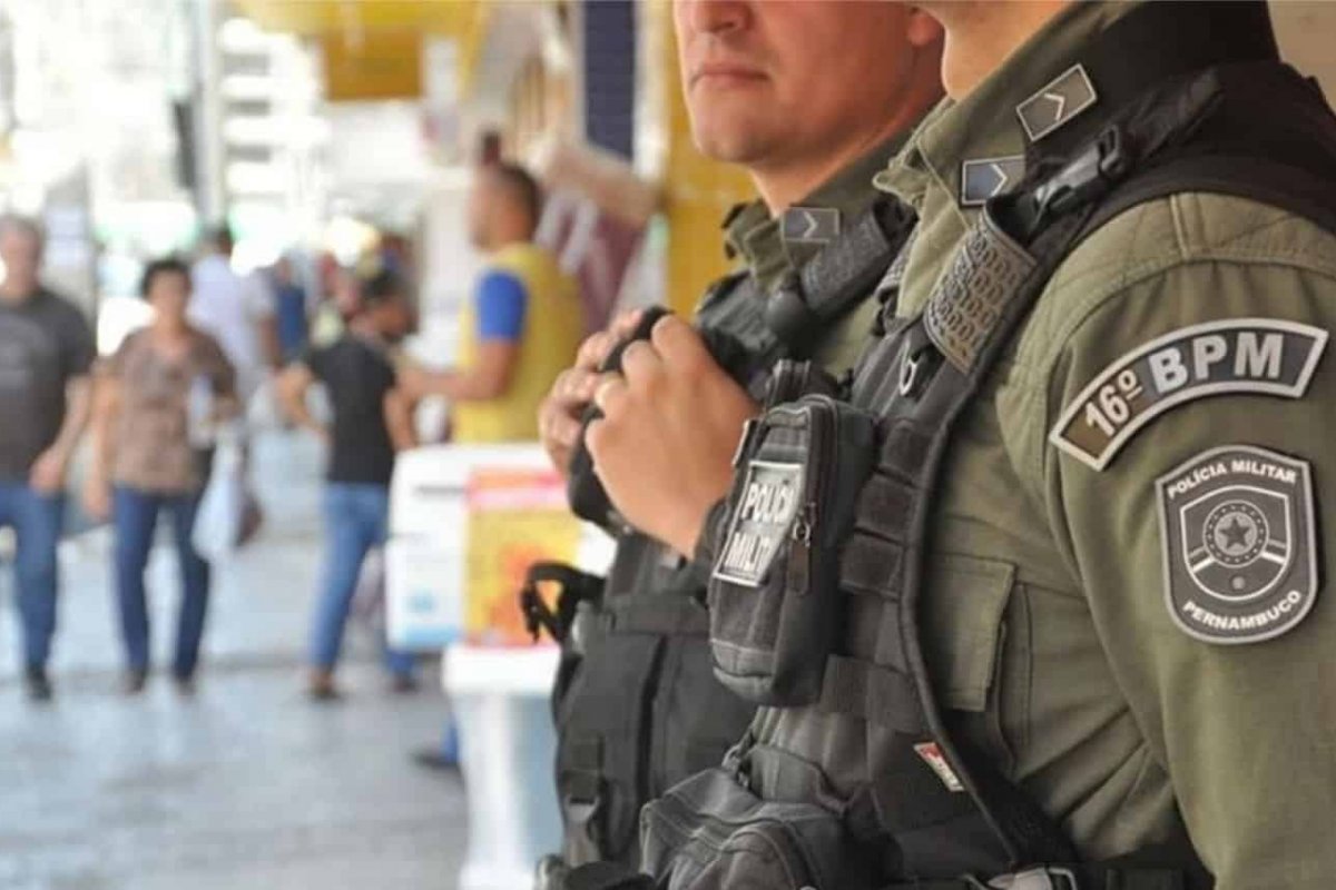 Homem invade condomínio de luxo e mata namorado da enteada, em Recife