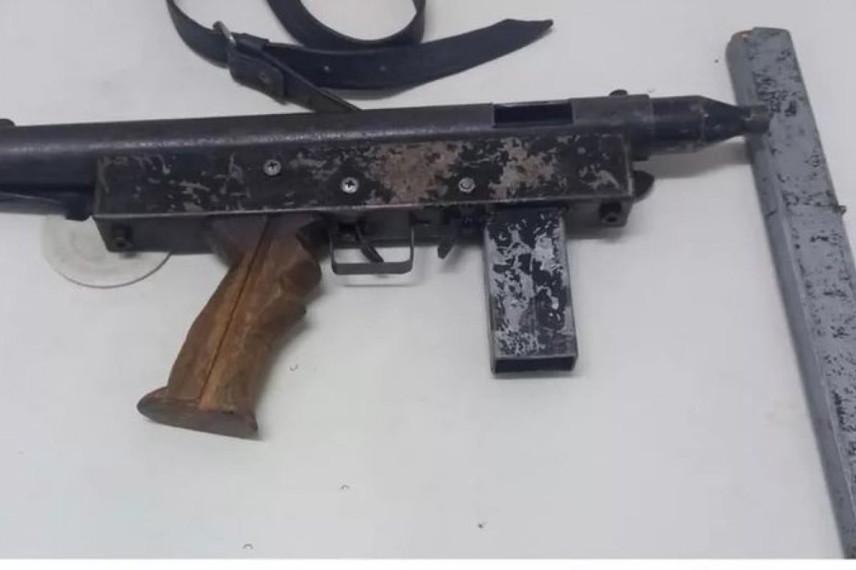Polícia Militar apreende submetralhadora depois de confronto com suspeitos no bairro da Ribeira, em Salvador