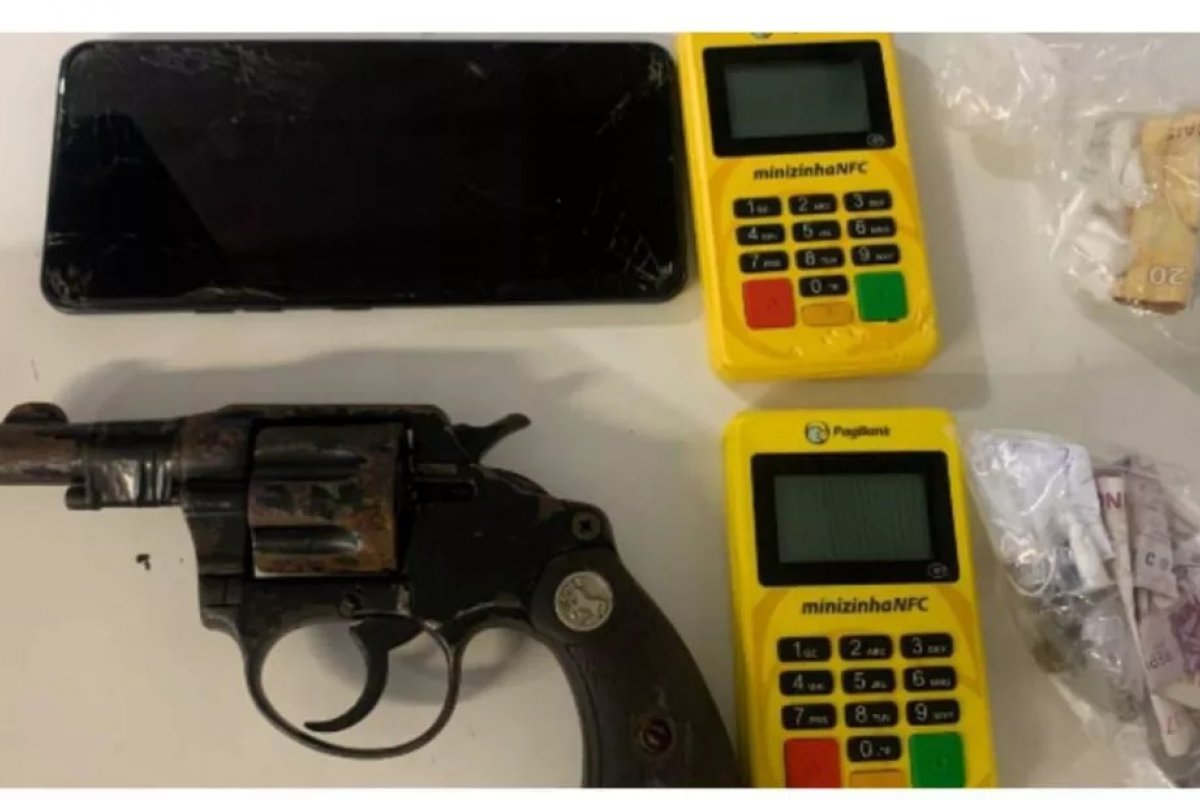 Homem é preso ao vender drogas com pagamento no cartão de crédito em Salvador