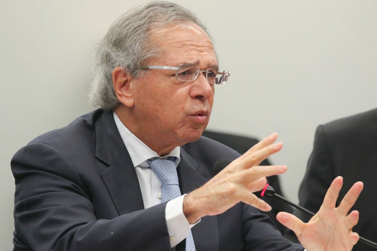 Em audiência tranquila, Guedes defende menos servidores públicos