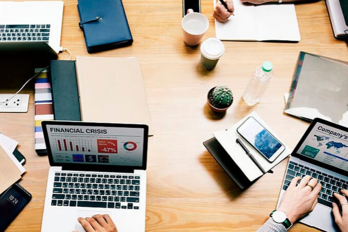 4 dias de trabalho: empresas adotam regimes mais flexíveis diante do fenômeno da “grande debandada”