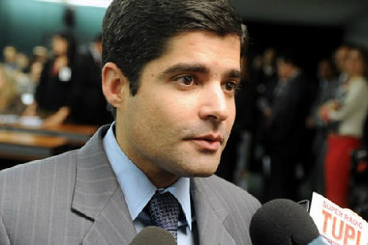 Em nova pesquisa ao Governo da Bahia, ACM tem 56% e Jerônimo 18% das intenções de voto