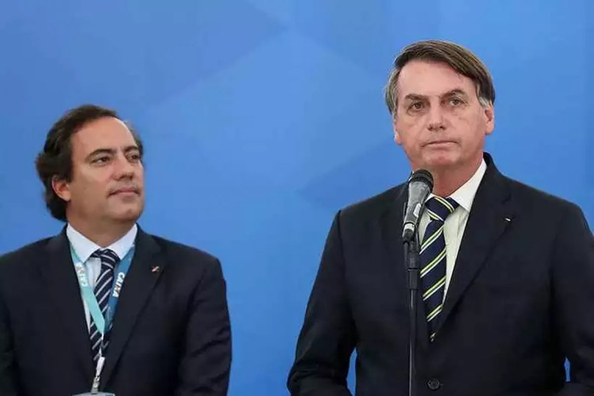 Bolsonaro diz que Pedro Guimarães "vai responder" às denúncias de assédio sexual