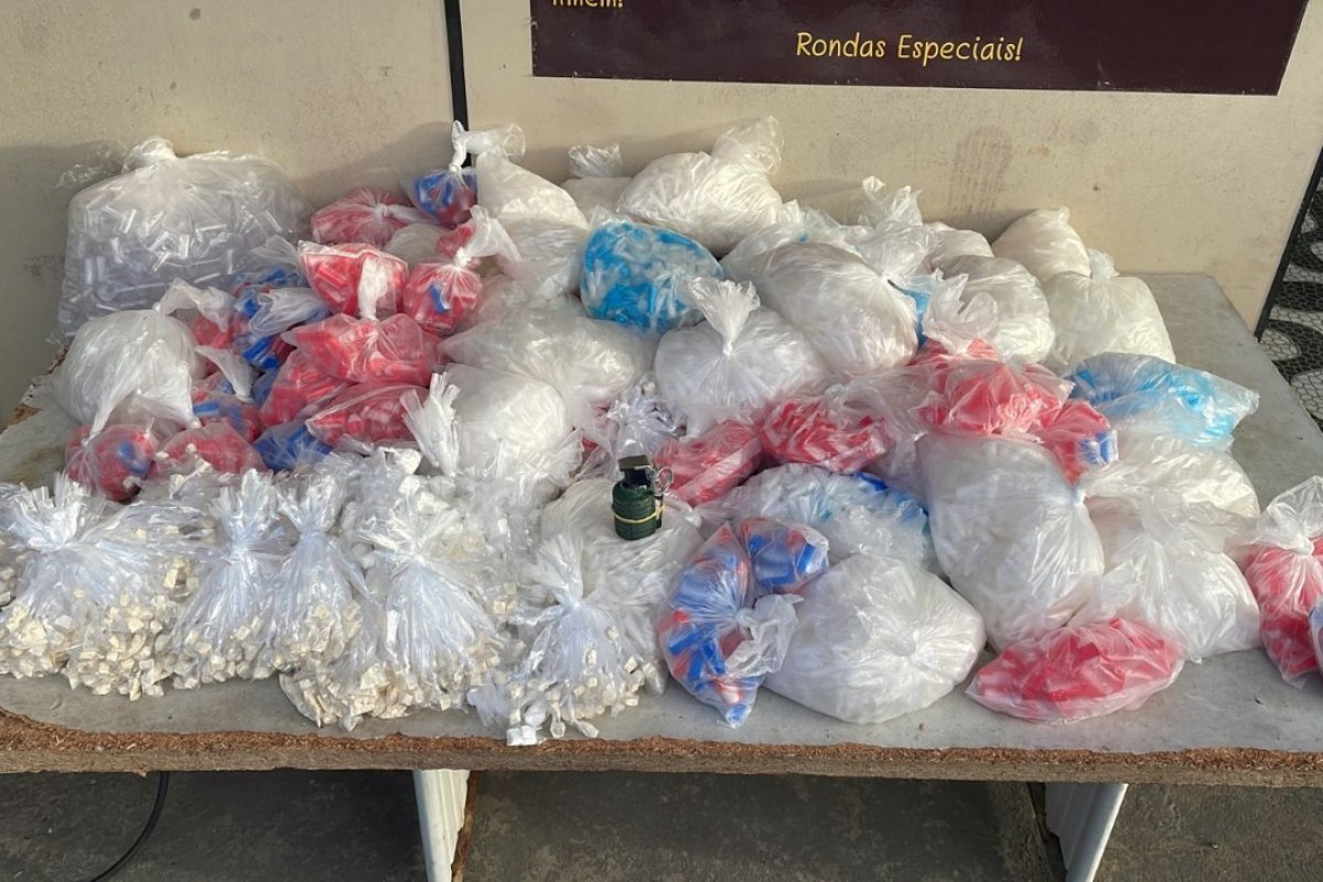 Salvador: polícia prende homem com explosivo e 4.500 embalagens contendo cocaína