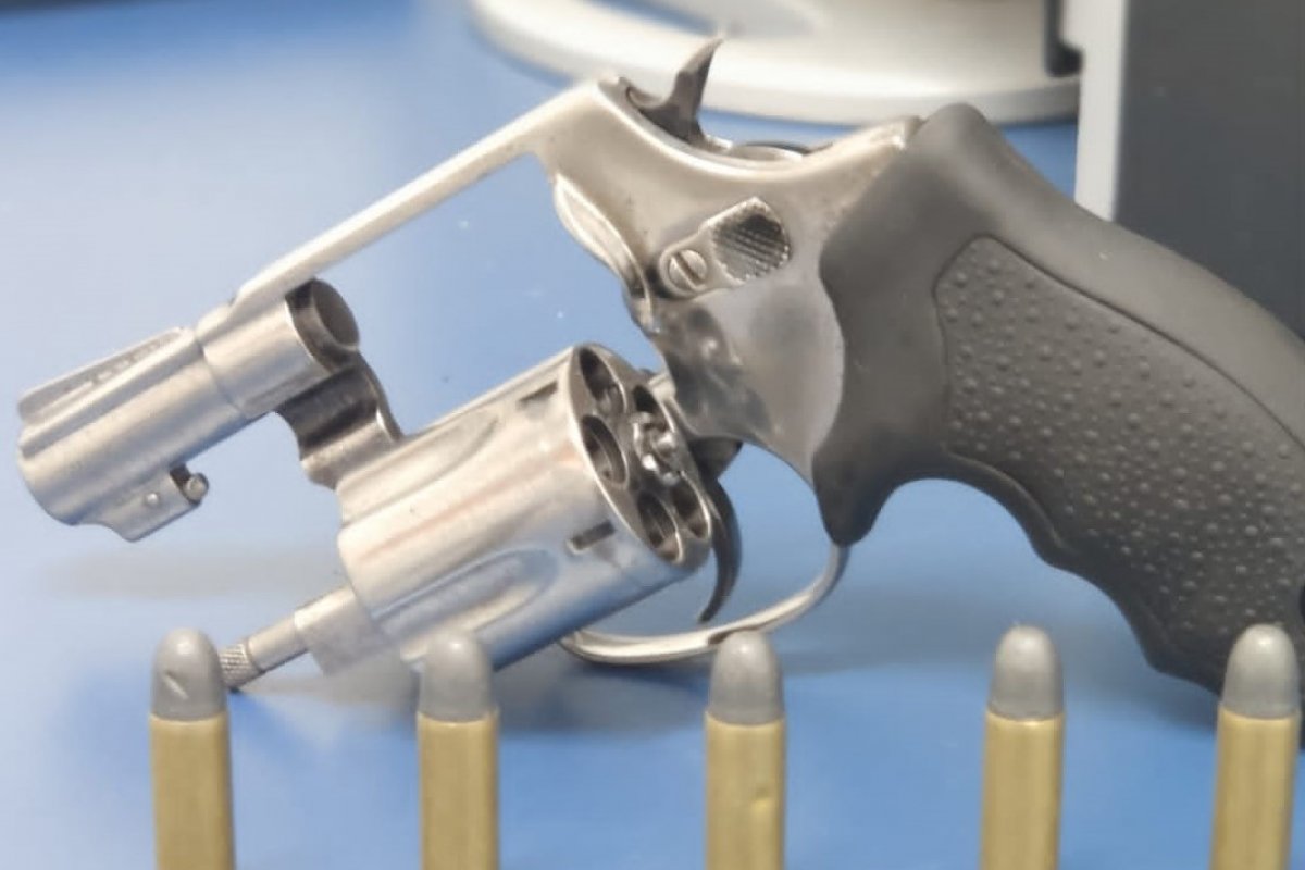 PM recupera arma e detém homem com mandado de prisão em aberto por homicídio em Casa Nova (BA)