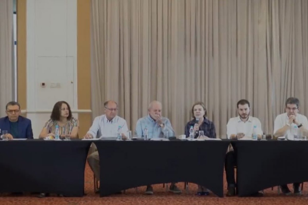 PT e mais 6 partidos acionam TSE para investigar morte de petista por apoiador de Bolsonaro