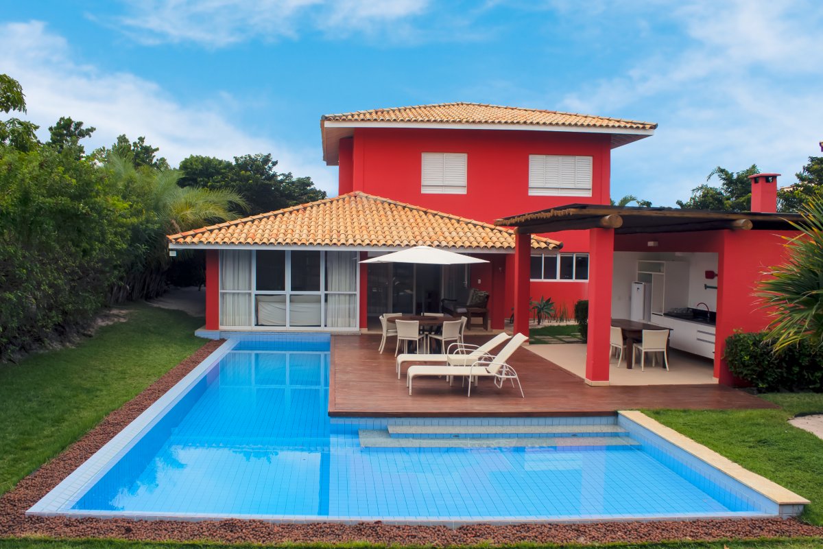 Elegância e conforto compõem projeto arquitetônico de condomínio localizado em Sauípe! 