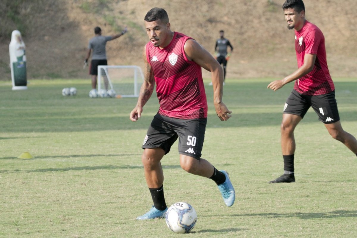 Com intenção de afastar do Z-4, Vitória recebe Brasil de Pelotas no Barradão