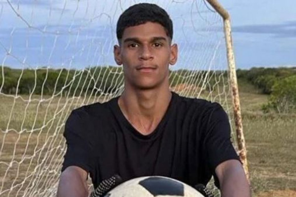 Luva de Pedreiro celebra marca de 17 milhões de seguidores em rede social