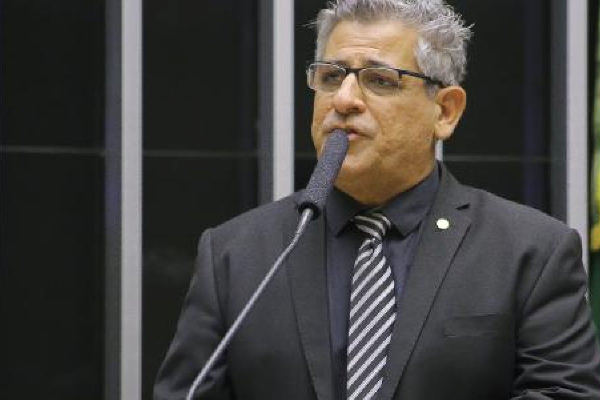 PEC das Bondades vai ter ‘impacto desastroso’ na economia brasileira, diz deputado