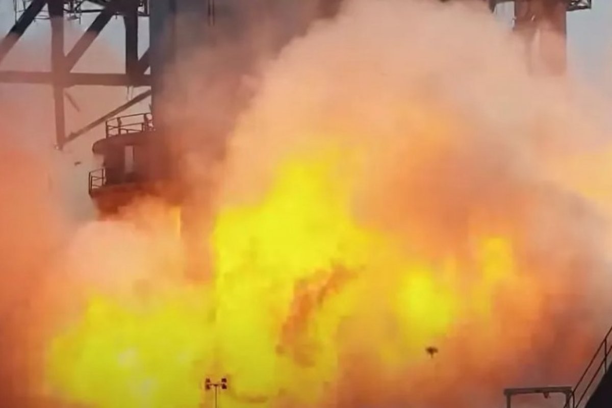 Foguete explode na fábrica da SpaceX, de Elon Musk