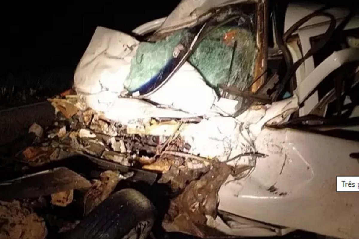Acidente entre carro e ônibus na BA-698 deixa quatro mortos da mesma família