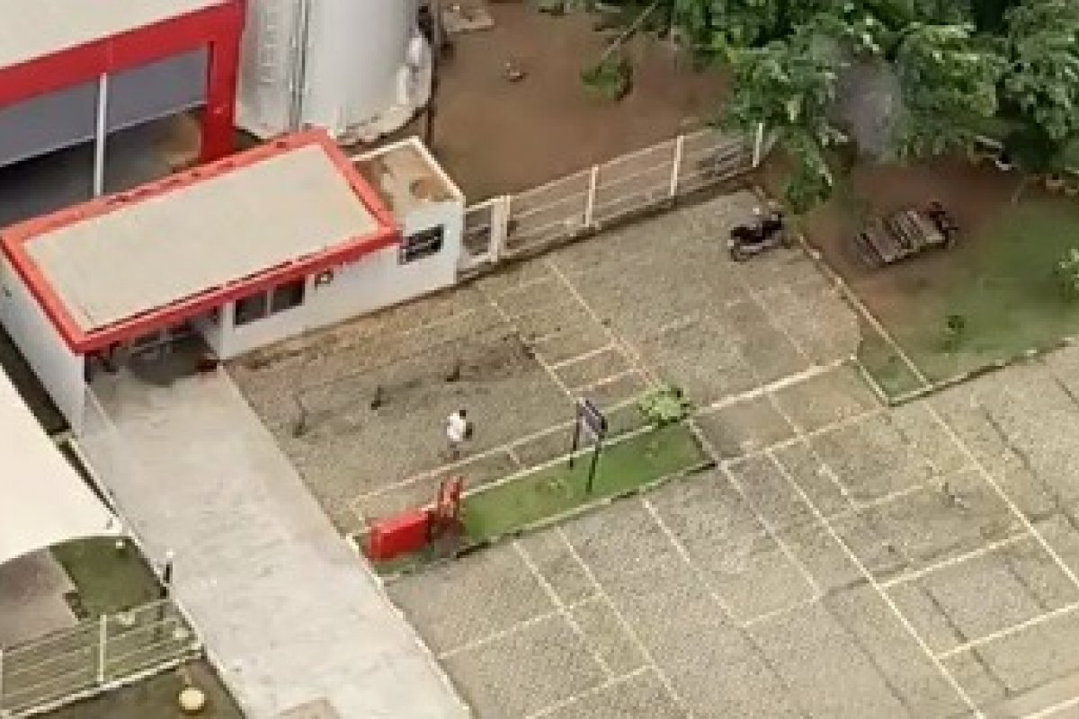 Vídeo: homem invade universidade após roubo na Av. Tancredo Neves