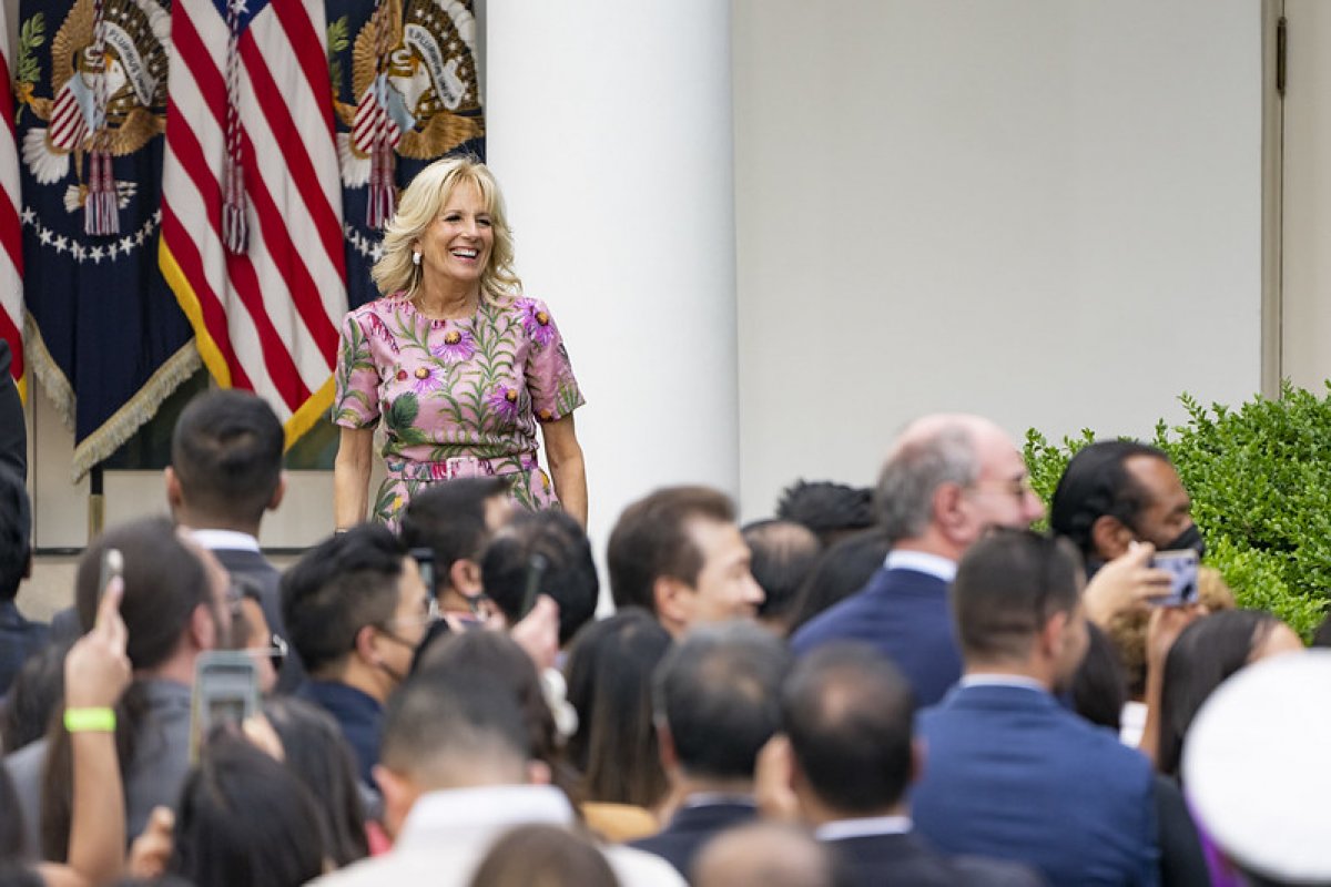 Primeira-dama dos EUA, Jill Biden, pede desculpas após comparar latinos a tacos