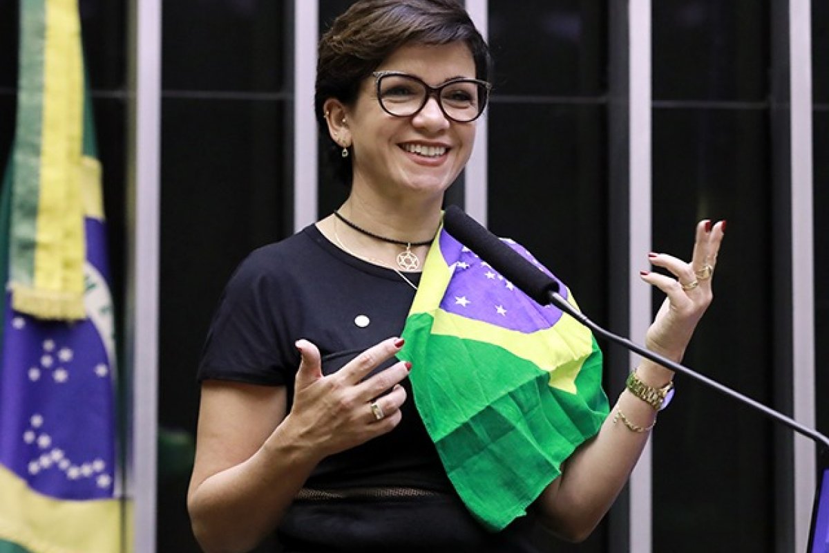 Deputada diz que tesoureiro do PT assassinado 'provocou injustamente' o autor do crime